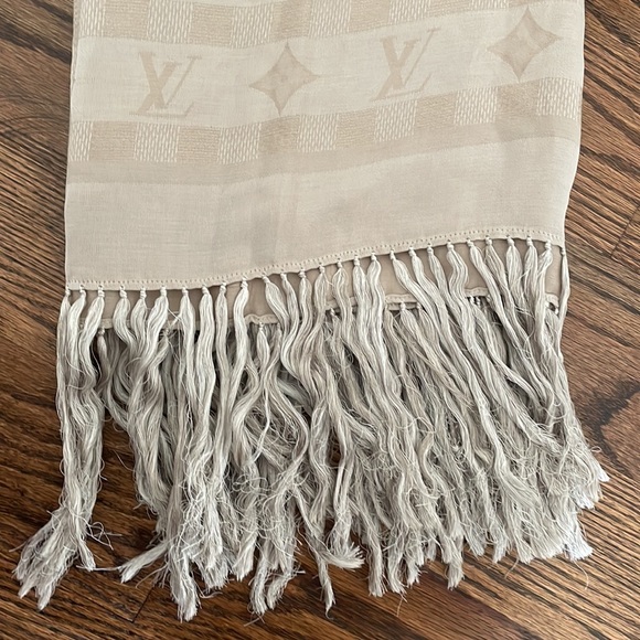 Louis Vuitton Scarf - Picture 2 of 6